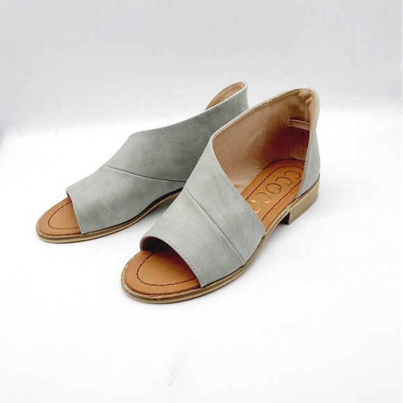 🌸Gray Vegan Leather ankle sandals. - Picture 2 of 6